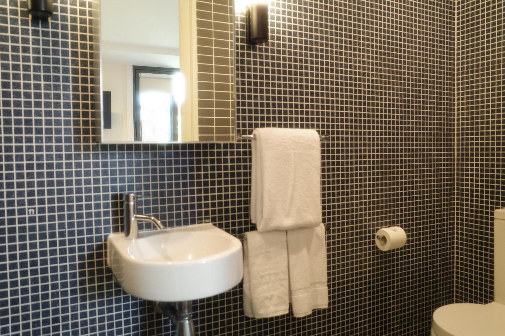 Crown Hotel Surry Hills Sydney Room photo